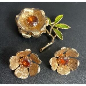 Sarah Coventry Flower Set Brooch Clip On Earrings Rhinestone Gold Tone Demi VTG